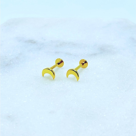 Tiny gold moon stud earrings, 925 sterling stud. Small moon stud. - Picture 4 of 6